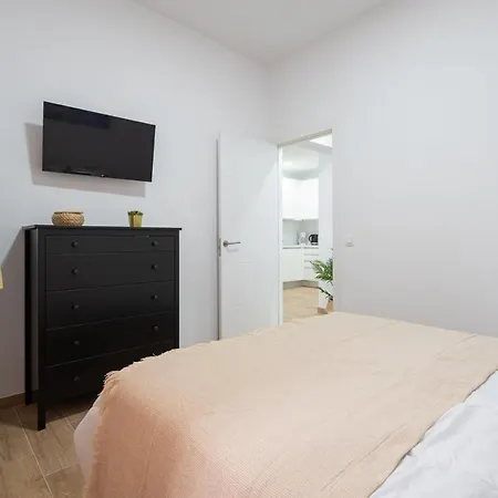Workfriendly 2br 5 Min Walk To - Wifi Apartment *